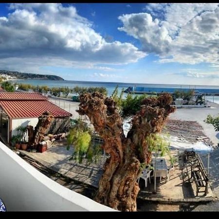 Seaview Apartment Цуцурос Екстер'єр фото