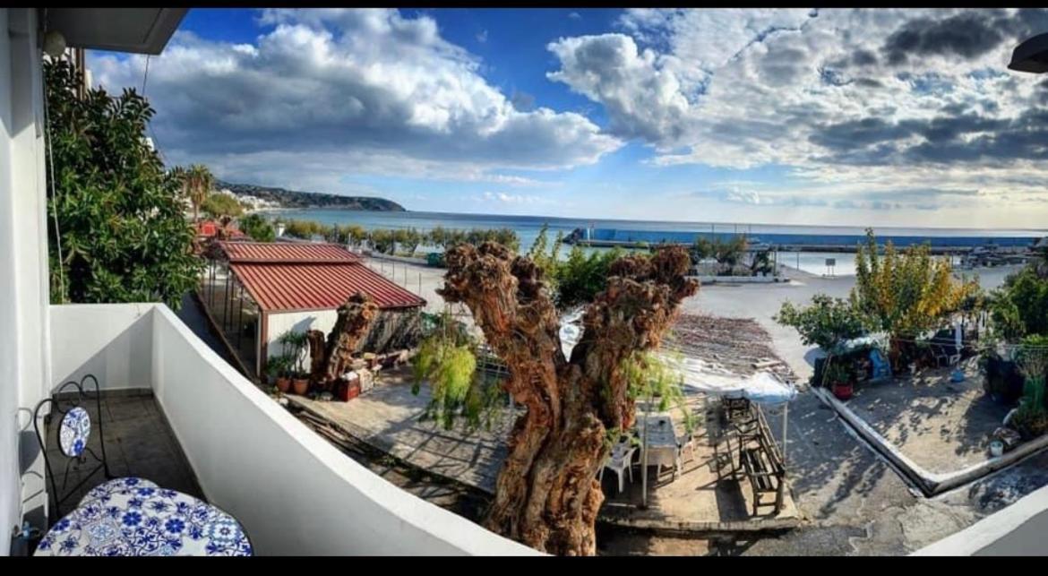 Seaview Apartment Цуцурос Екстер'єр фото